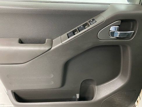 Used 2018 Nissan Frontier PRO-4X image 9