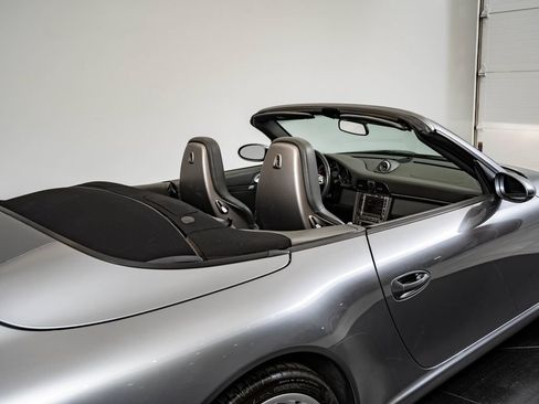 Used 2006 Porsche 911 Carrera RWD image 26
