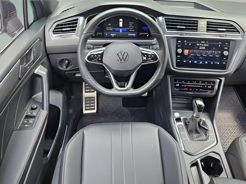 Used 2023 Volkswagen Tiguan SE R-Line FWD image 11