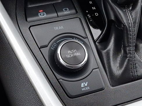 Used 2025 Toyota RAV4 LE AWD/4WD image 23
