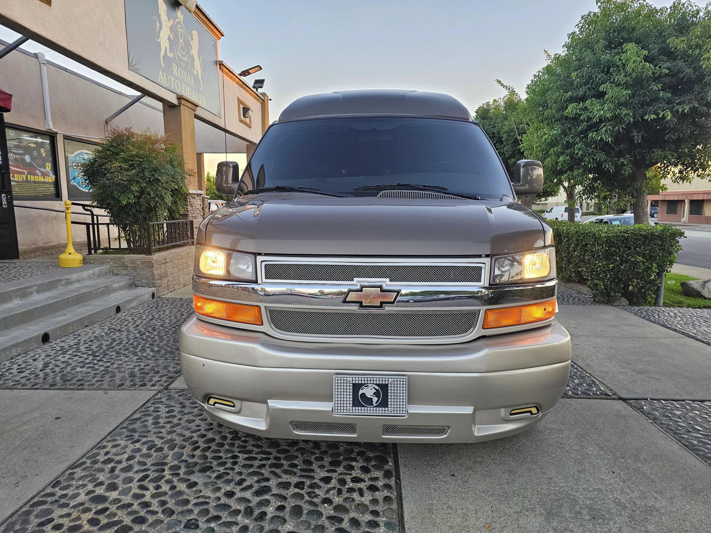 Used 2016 Chevrolet Express 2500 RWD image 2