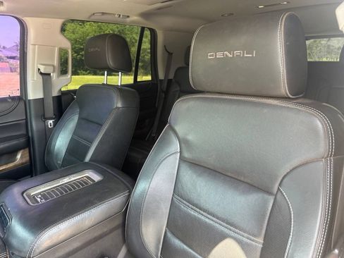 Used 2018 GMC Yukon Denali w/ Denali Ultimate Package AWD/4WD image 9
