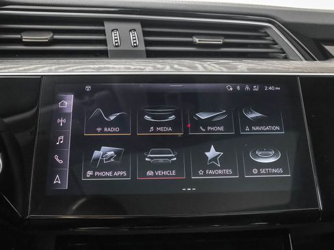 Used 2022 Audi e-tron Premium Plus w/ Premium Plus Package image 29