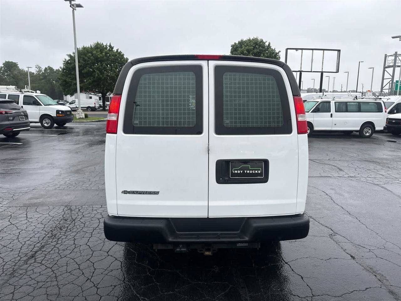 Used 2020 Chevrolet Express 3500 Extended w/ Driver Convenience Package RWD image 7