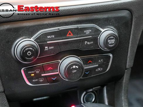 Used 2022 Dodge Charger SXT image 38