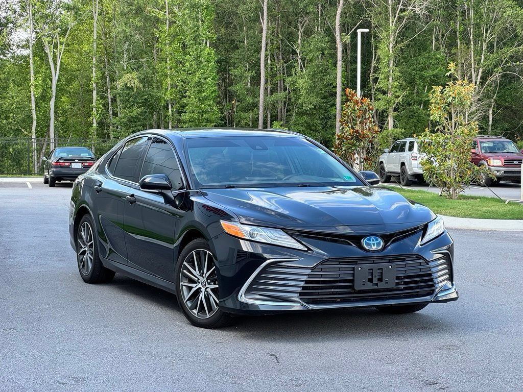 Used 2023 Toyota Camry XLE w/ Cold Weather Package FWD image 28