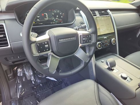 New 2026 Land Rover Discovery Limited Edition image 15