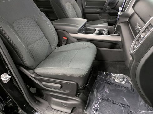 Used 2025 RAM 1500 Big Horn AWD/4WD image 29