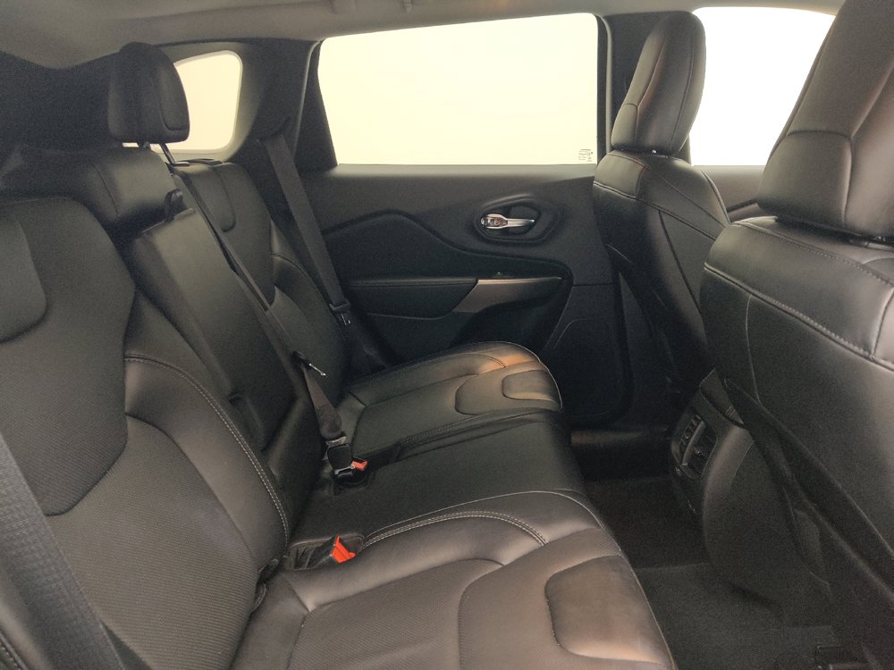 Used 2022 Jeep Cherokee Latitude Lux w/ Sun & Sound Group AWD/4WD image 19