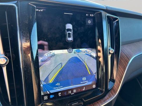 Used 2023 Volvo XC60 B5 Plus w/ Climate Package image 23