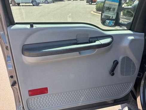 Used 2005 Ford F250 XL RWD image 13