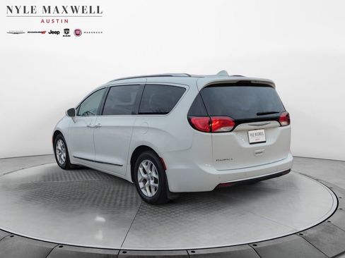 Used 2017 Chrysler Pacifica Touring-L Plus w/ Tire & Wheel Group image 14