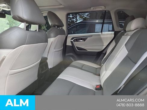 Used 2019 Toyota RAV4 XLE w/ Convenience Package FWD image 3