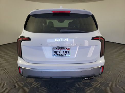 Used 2024 Kia Telluride EX w/ EX Captain's Chair Package image 5