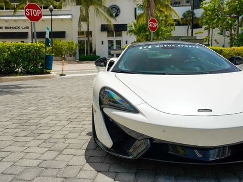 Used 2017 McLaren 570S Coupe RWD image 4