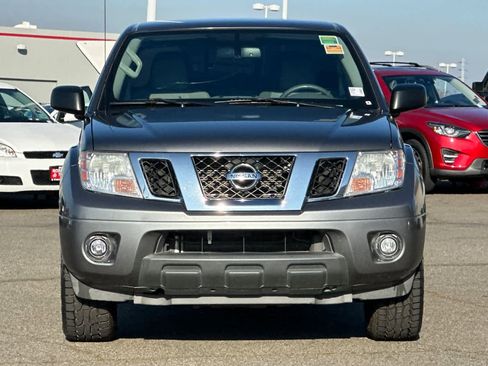 Used 2020 Nissan Frontier SV image 10