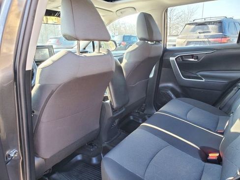 Used 2022 Toyota RAV4 XLE w/ Convenience Package image 10