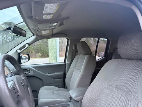 Used 2016 Nissan Frontier SV image 14