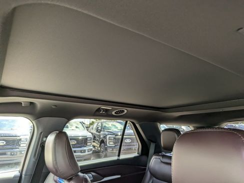 Used 2026 Ford Explorer Platinum RWD image 23