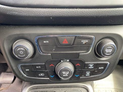 Used 2019 Jeep Compass Latitude w/ Cold Weather Group image 23