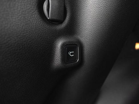 New 2025 Jeep Compass Latitude w/ Sun & Sound Group image 32