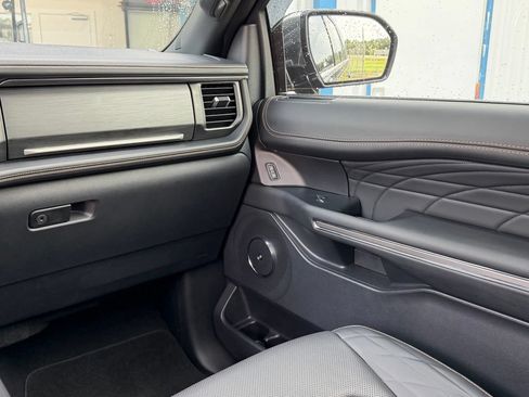 Used 2024 Ford Expedition Platinum RWD image 24