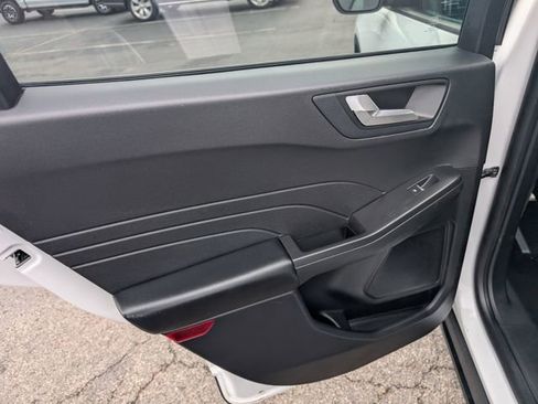 Used 2022 Ford Escape SEL FWD image 10