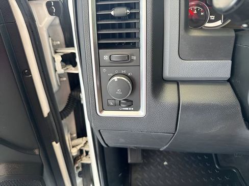 Used 2018 RAM 1500 SLT image 13