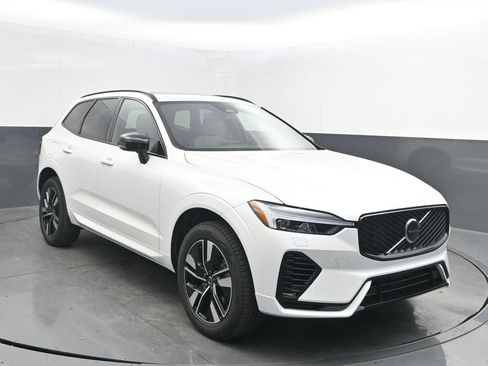 New 2026 Volvo XC60 T8 Core w/ Climate Package AWD/4WD image 9