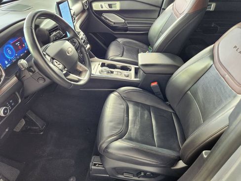 Used 2023 Ford Explorer Platinum w/ Technology Package AWD/4WD image 12