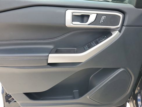 Used 2023 Ford Explorer XLT image 26