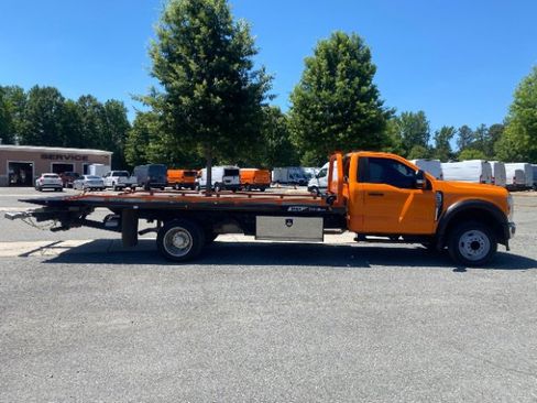 Used 2024 Ford F550 2WD Regular Cab Super Duty image 11