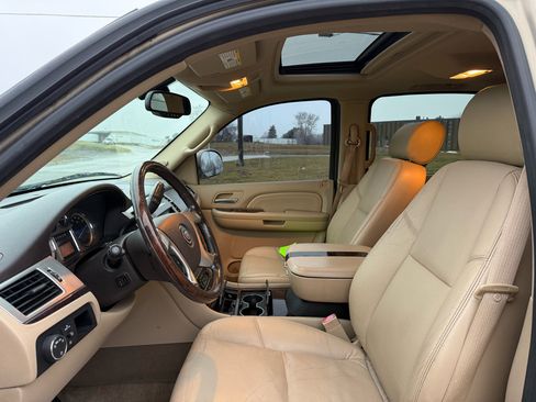 Used 2009 Cadillac Escalade ESV AWD image 14