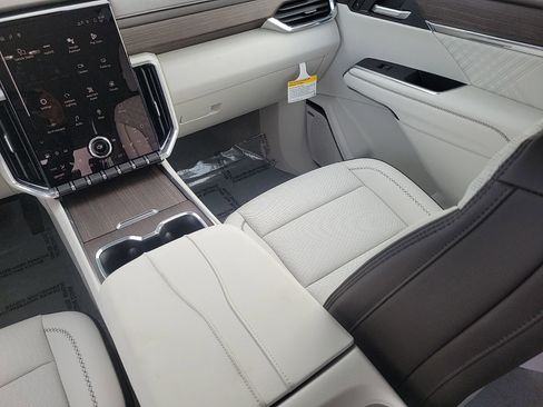 New 2026 GMC Acadia Denali w/ Super Cruise Package image 13