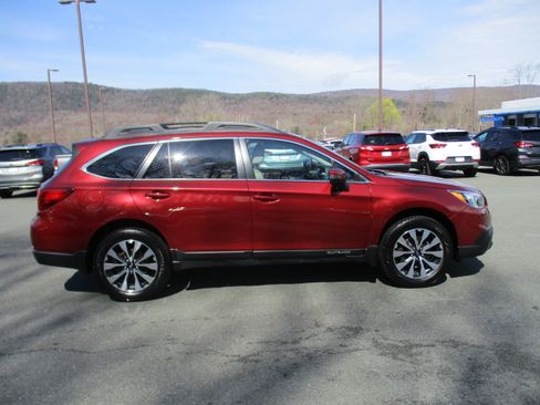 Used 2017 Subaru Outback 2.5i Limited image 4