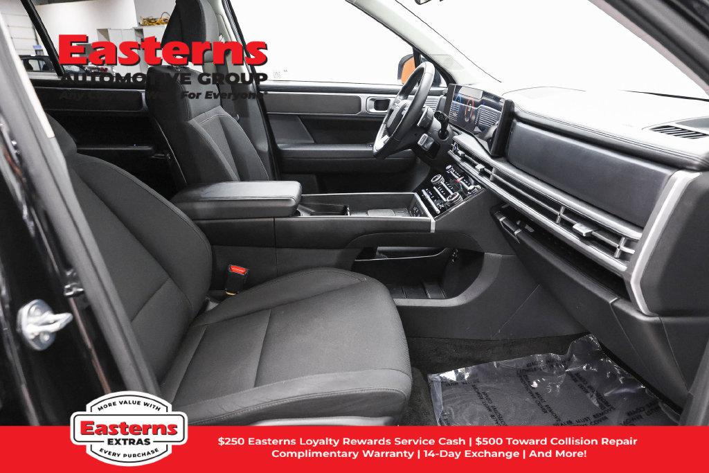 Used 2025 Hyundai Santa Fe SE FWD image 23