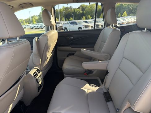 Used 2020 Honda Pilot Touring image 32
