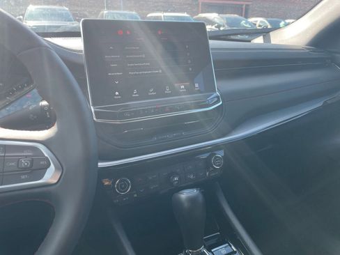 Used 2025 Jeep Compass Trailhawk image 17