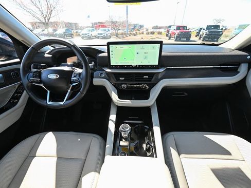 Used 2025 Ford Explorer Platinum w/ Ultimate Package AWD/4WD image 32