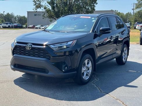 Used 2025 Toyota RAV4 XLE w/ Convenience Package FWD image 7