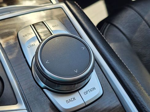 Used 2018 BMW 740i image 40