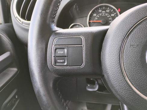 Used 2016 Jeep Wrangler Unlimited Sahara AWD/4WD image 8