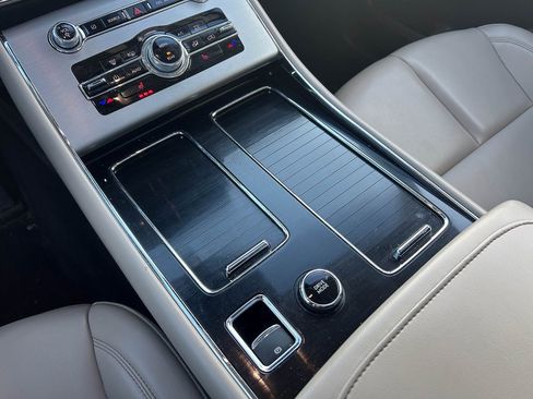 Used 2023 Lincoln Aviator AWD w/ Premium Package image 28