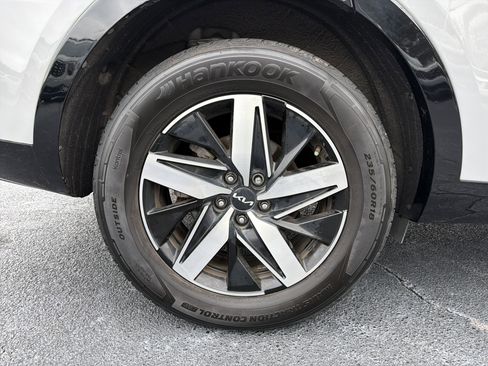 Used 2022 Kia Sorento EX w/ Panoramic Sunroof Package image 18