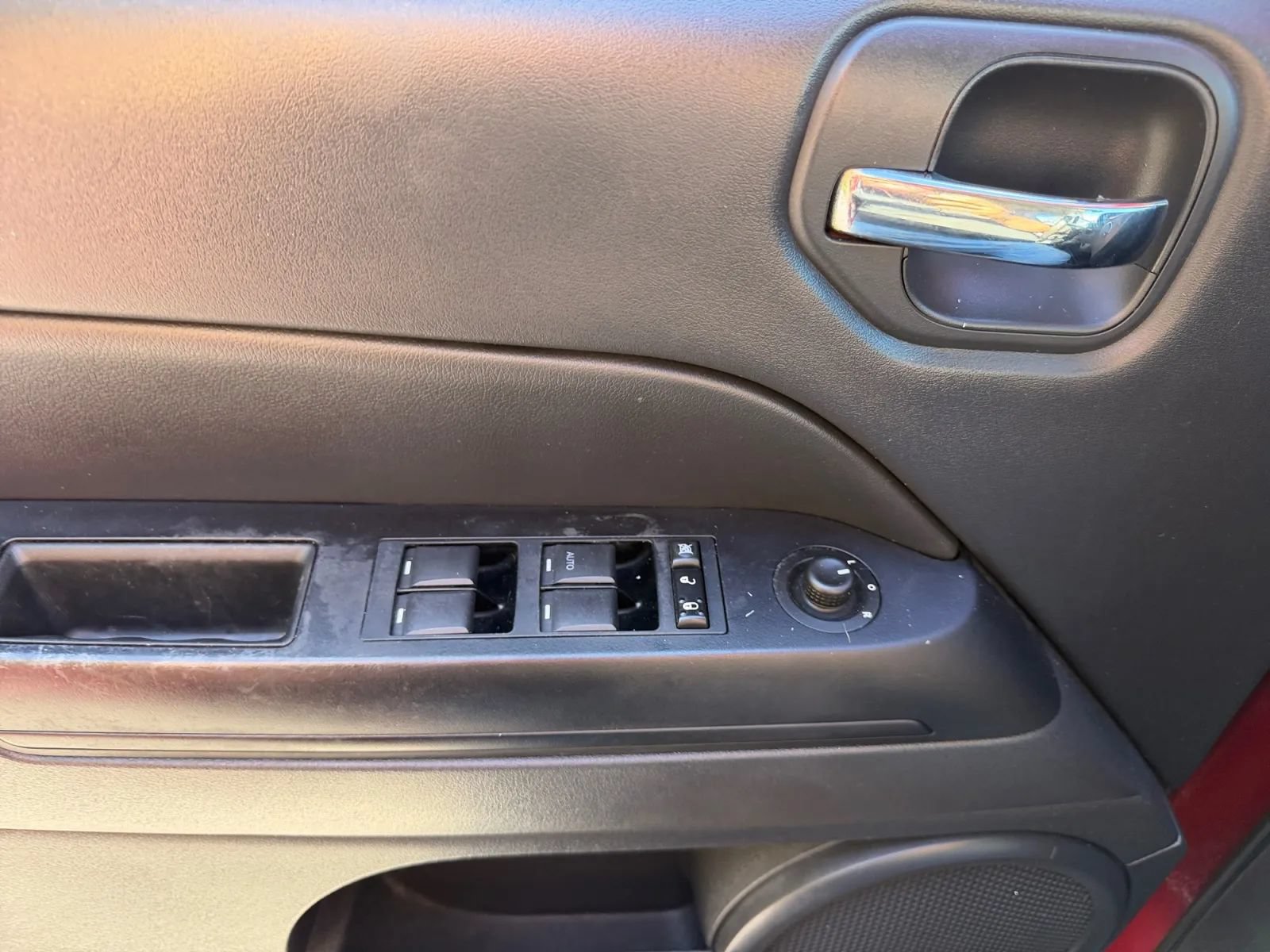 Used 2015 Jeep Patriot High Altitude FWD image 17