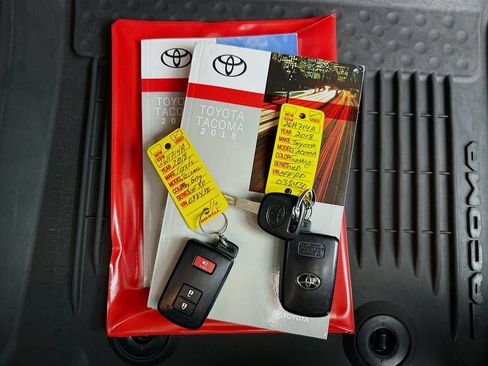 Certified 2018 Toyota Tacoma TRD Off-Road w/ Technology Package AWD/4WD image 34