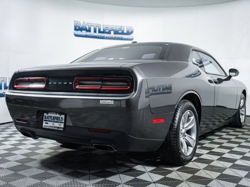 Used 2015 Dodge Challenger SXT image 6