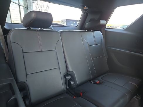 Used 2022 Chevrolet Traverse RS image 86