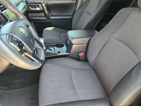 Used 2022 Toyota 4Runner TRD Off-Road AWD/4WD image 9