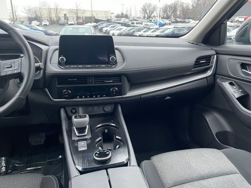 Used 2025 Nissan Rogue SV image 37